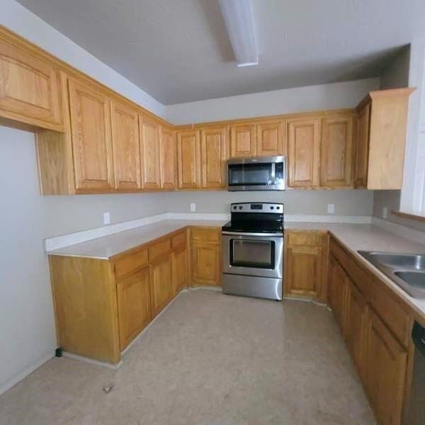 710 W Waco St - Photo 3 of 15