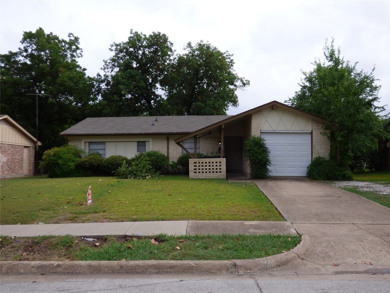 502 Moonlight Dr