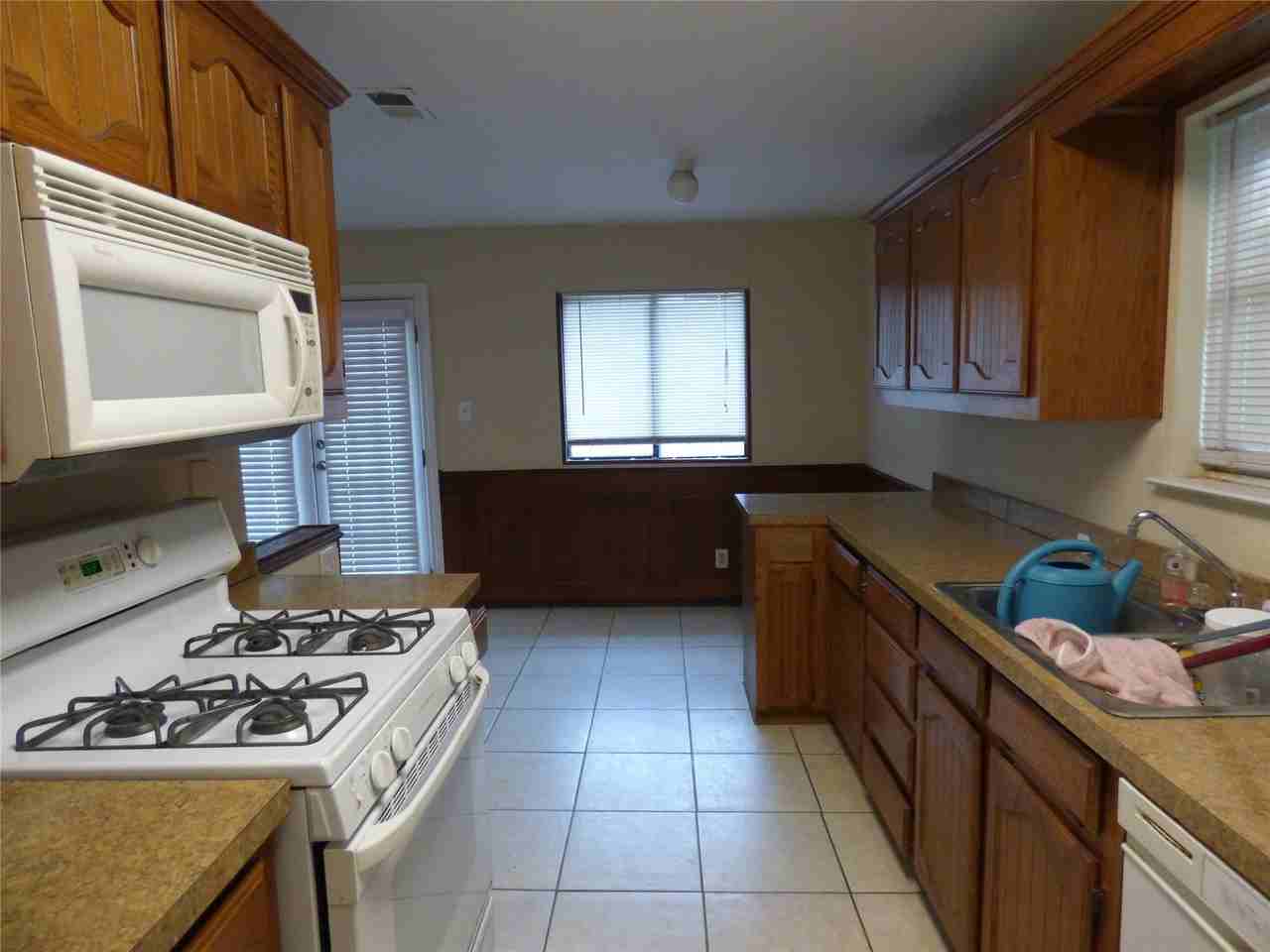 502 Moonlight Dr - Photo 2 of 9