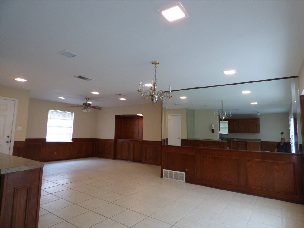 502 Moonlight Dr - Photo 6 of 9