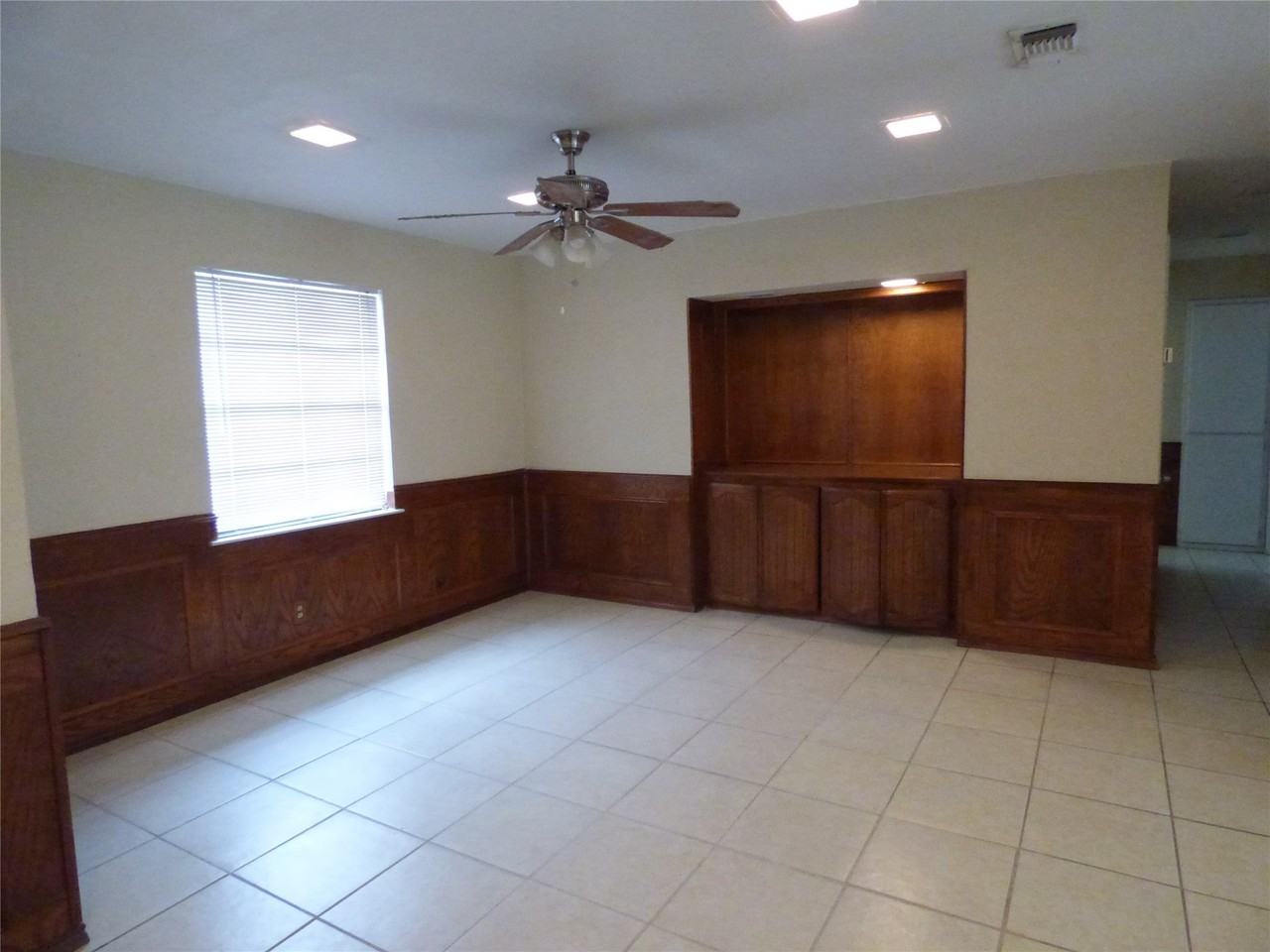 502 Moonlight Dr - Photo 7 of 9