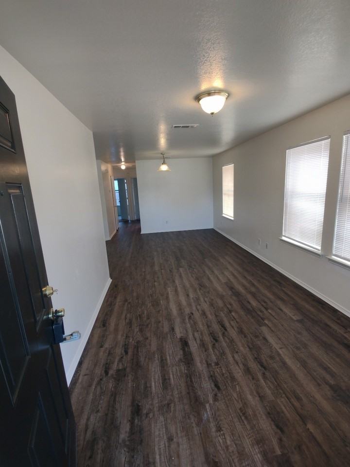 247 Cliff Heights Cir - Photo 3 of 9