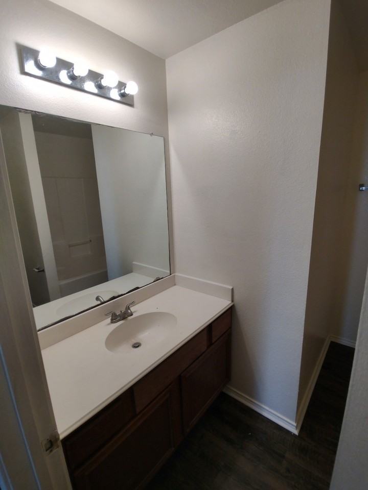 247 Cliff Heights Cir - Photo 5 of 9