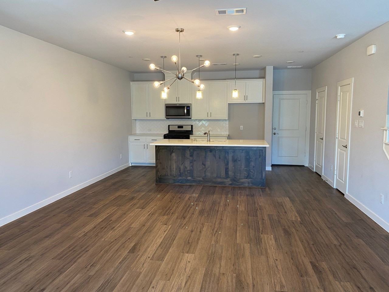 829 Emerling Dr - Photo 3 of 17