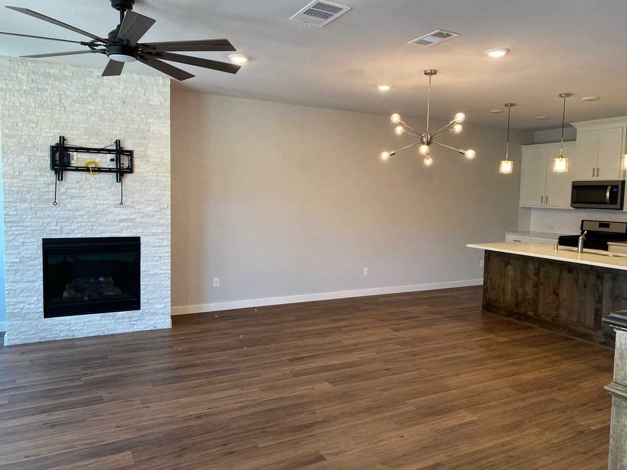 829 Emerling Dr - Photo 4 of 17
