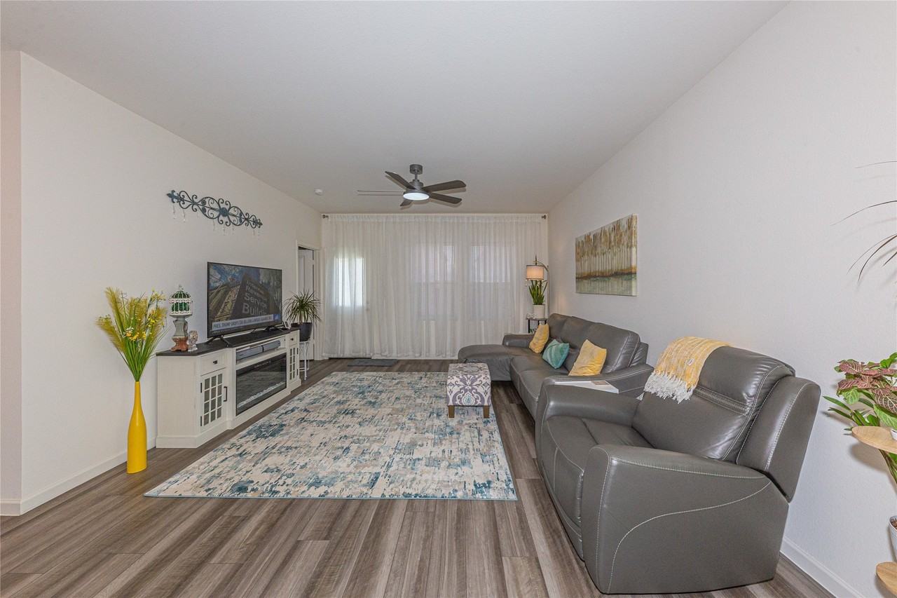 14114 Donahue St - Photo 4 of 20