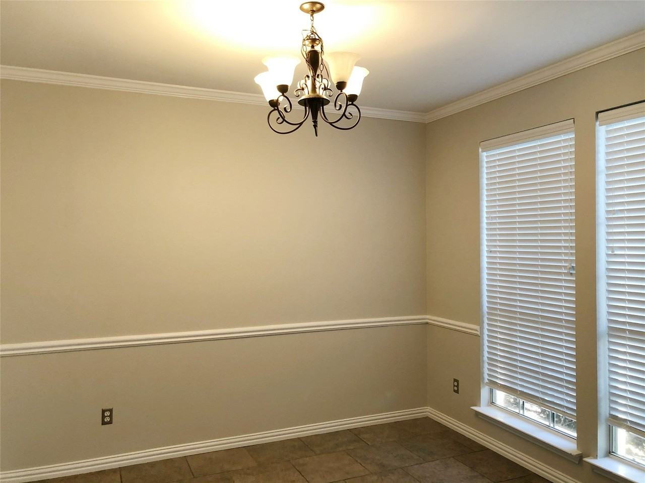 6417 Calloway Dr - Photo 5 of 17