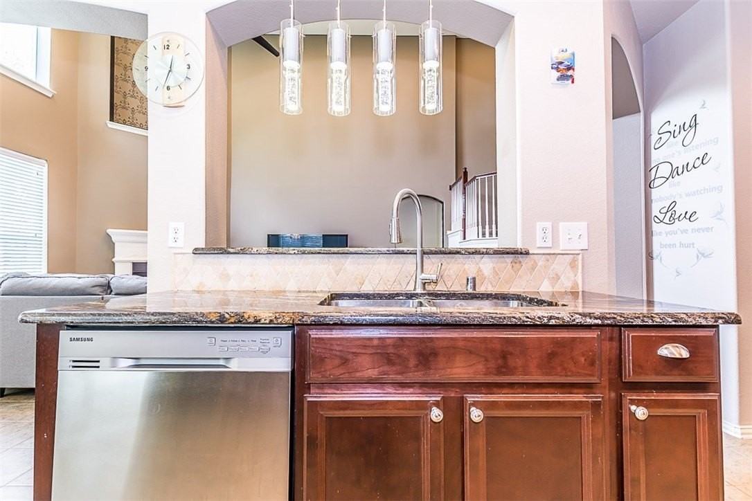 8312 Clear Bay - Photo 7 of 22
