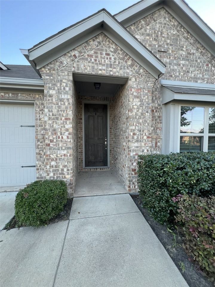 2143 Erika Ln - Photo 2 of 20