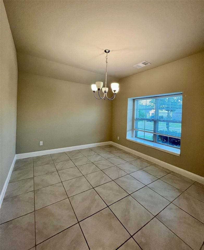 2143 Erika Ln - Photo 4 of 20