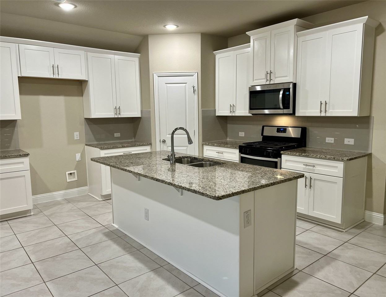 2143 Erika Ln - Photo 6 of 20