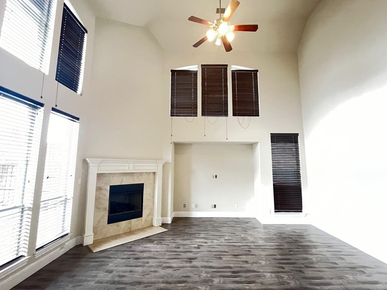 12637 Waltham Dr - Photo 3 of 10