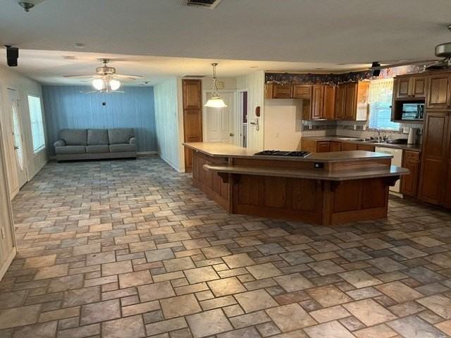 406 S Main St - Photo 2 of 11
