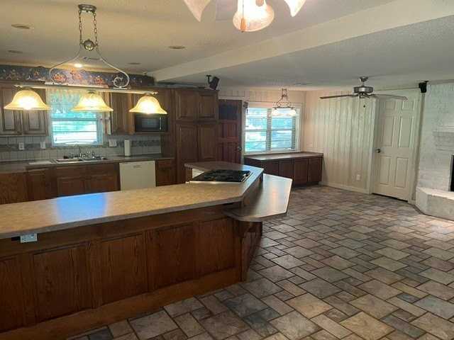 406 S Main St - Photo 3 of 11