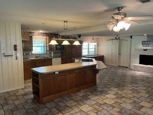 406 S Main St - Photo 4 of 11