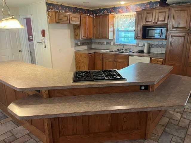406 S Main St - Photo 5 of 11