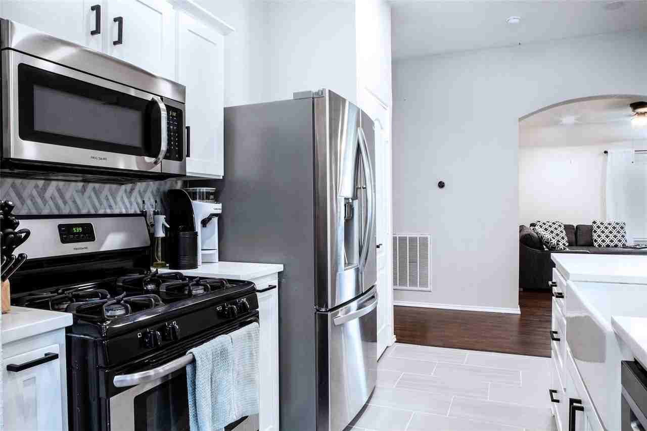 1796 Barton Springs Dr - Photo 5 of 18