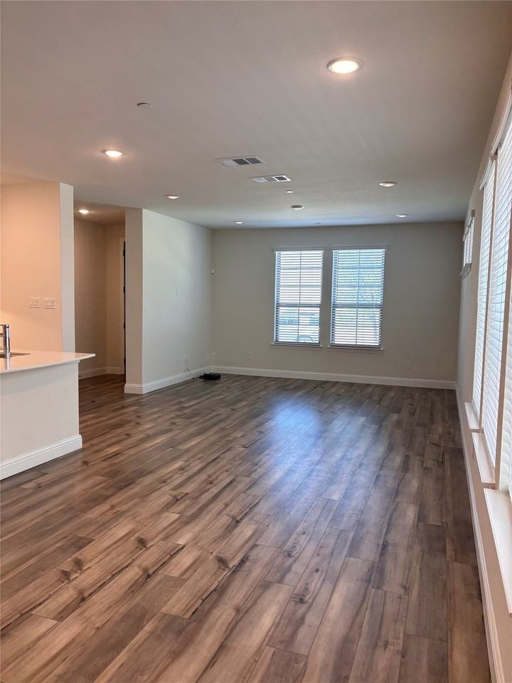 416 4th St - Photo 3 of 25