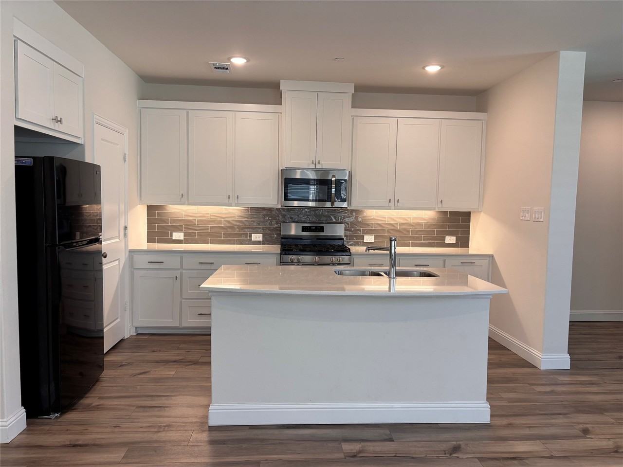 416 4th St - Photo 5 of 25
