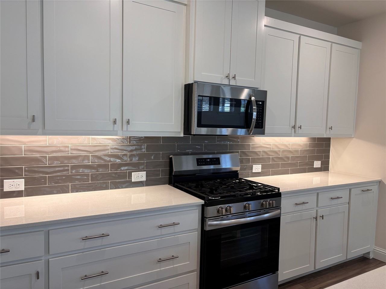 416 4th St - Photo 6 of 25