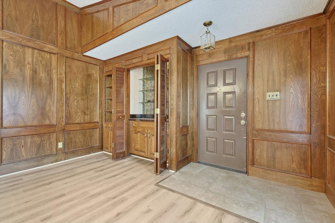 5137 Shoregate Dr - Photo 5 of 25