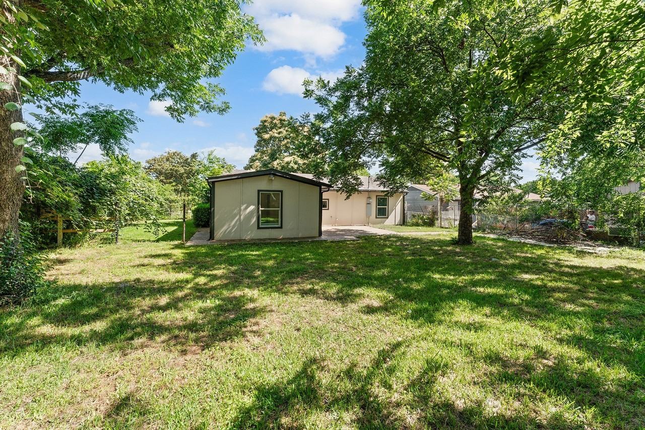 3806 Castle Hills Dr - Photo 5 of 18