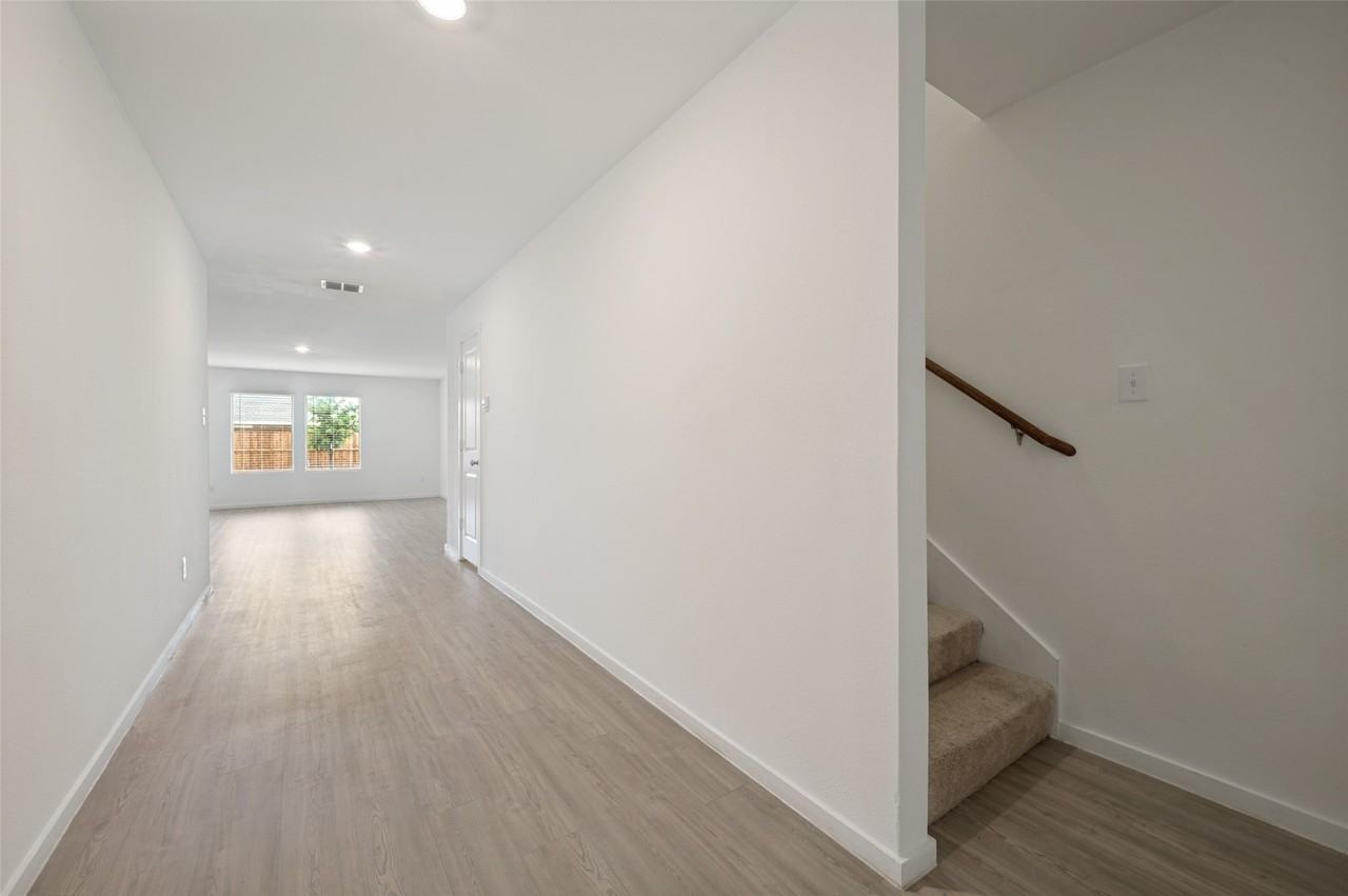 213 Adelina Dr - Photo 2 of 25