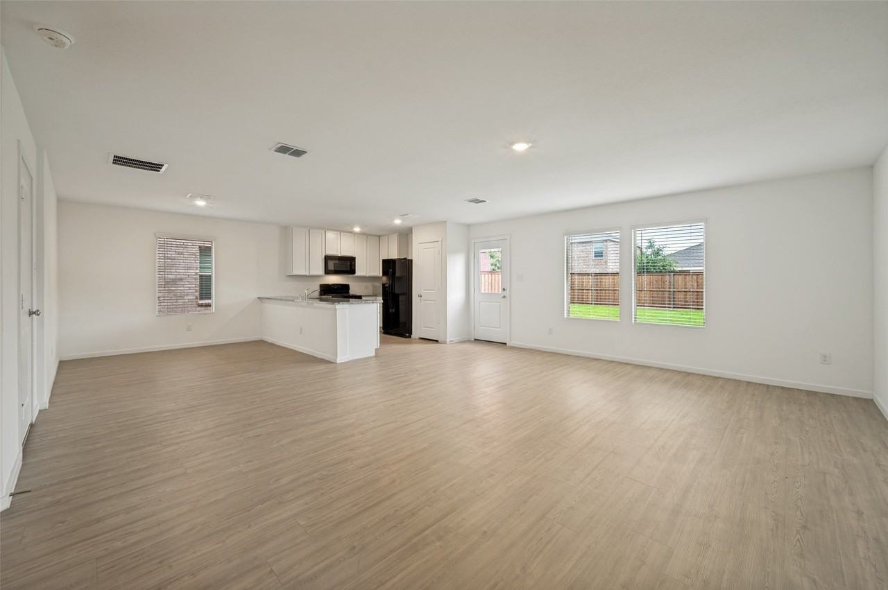213 Adelina Dr - Photo 4 of 25