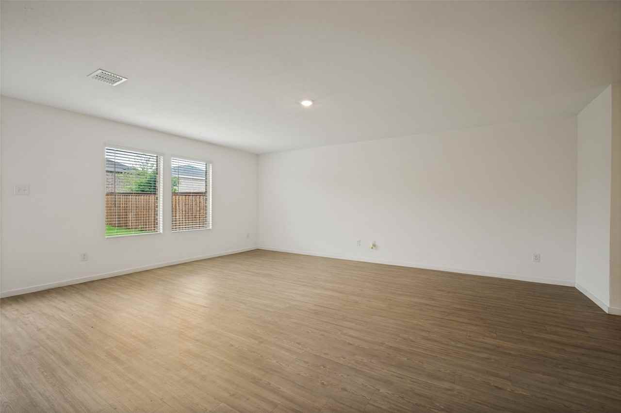 213 Adelina Dr - Photo 5 of 25