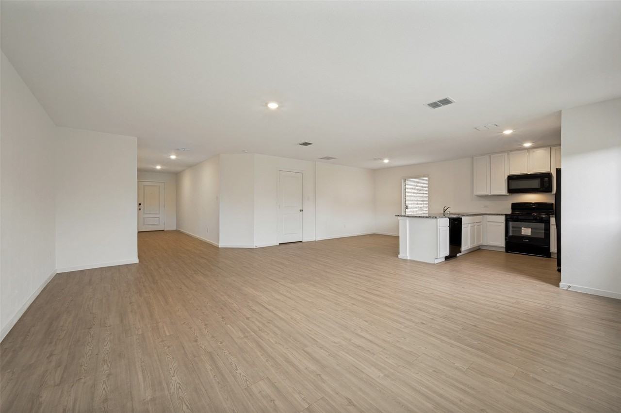 213 Adelina Dr - Photo 6 of 25