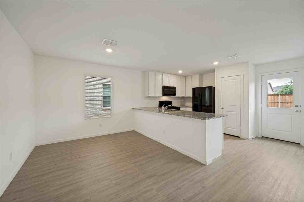 213 Adelina Dr - Photo 7 of 25
