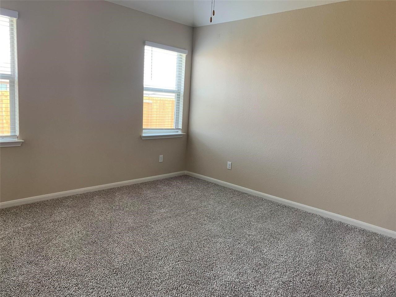 219 Golden Sands Ln