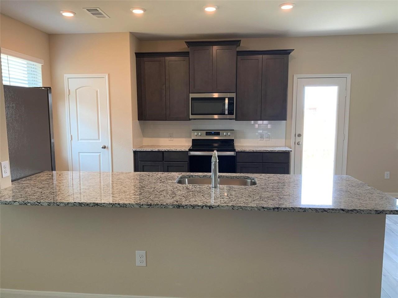 219 Golden Sands Ln - Photo 2 of 10