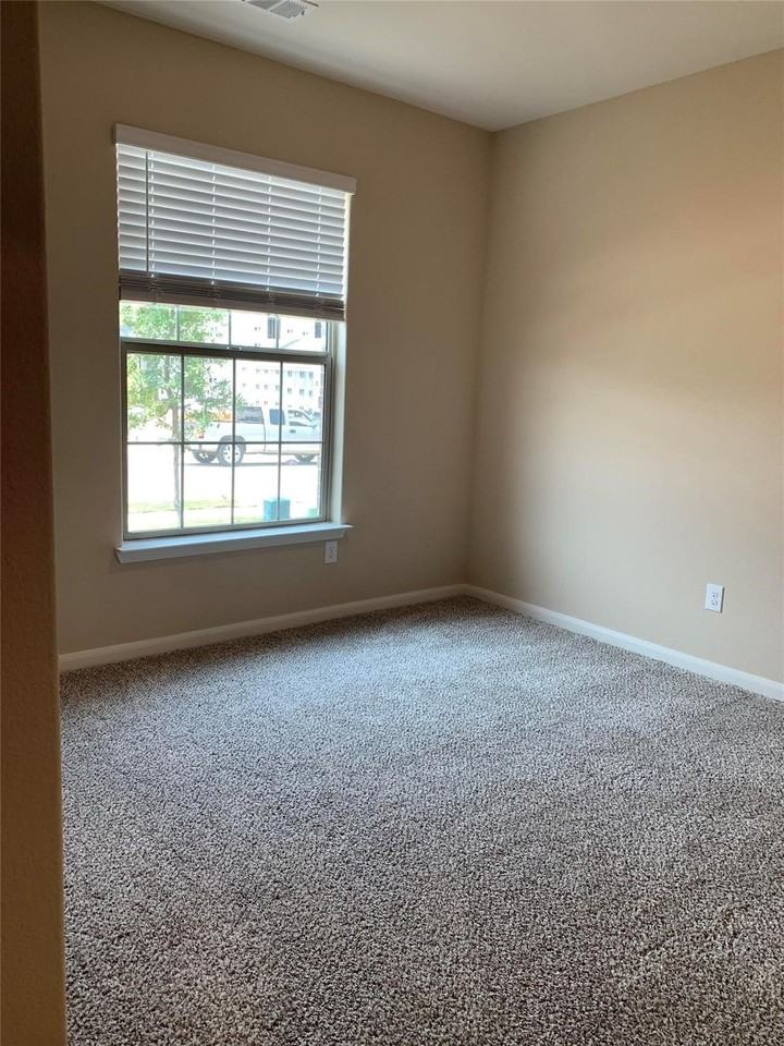 219 Golden Sands Ln - Photo 6 of 10