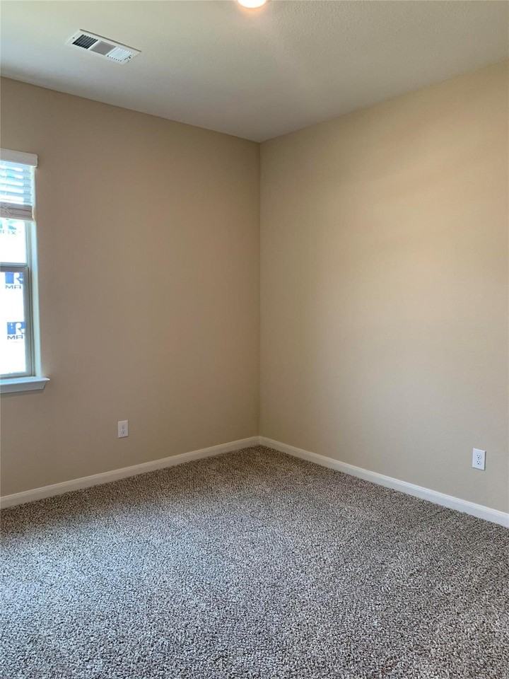 219 Golden Sands Ln - Photo 7 of 10