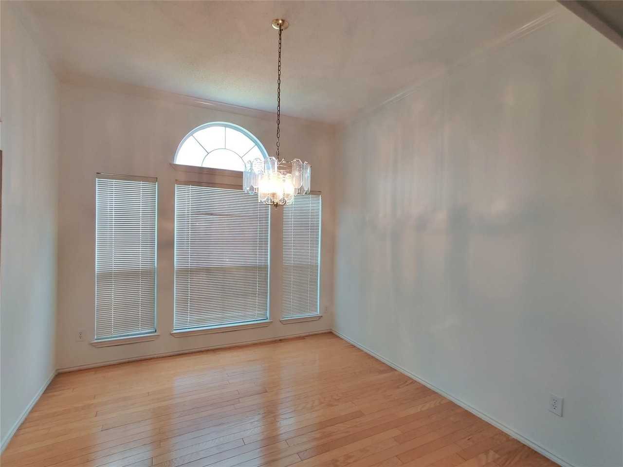 7316 Milton Ln - Photo 4 of 21