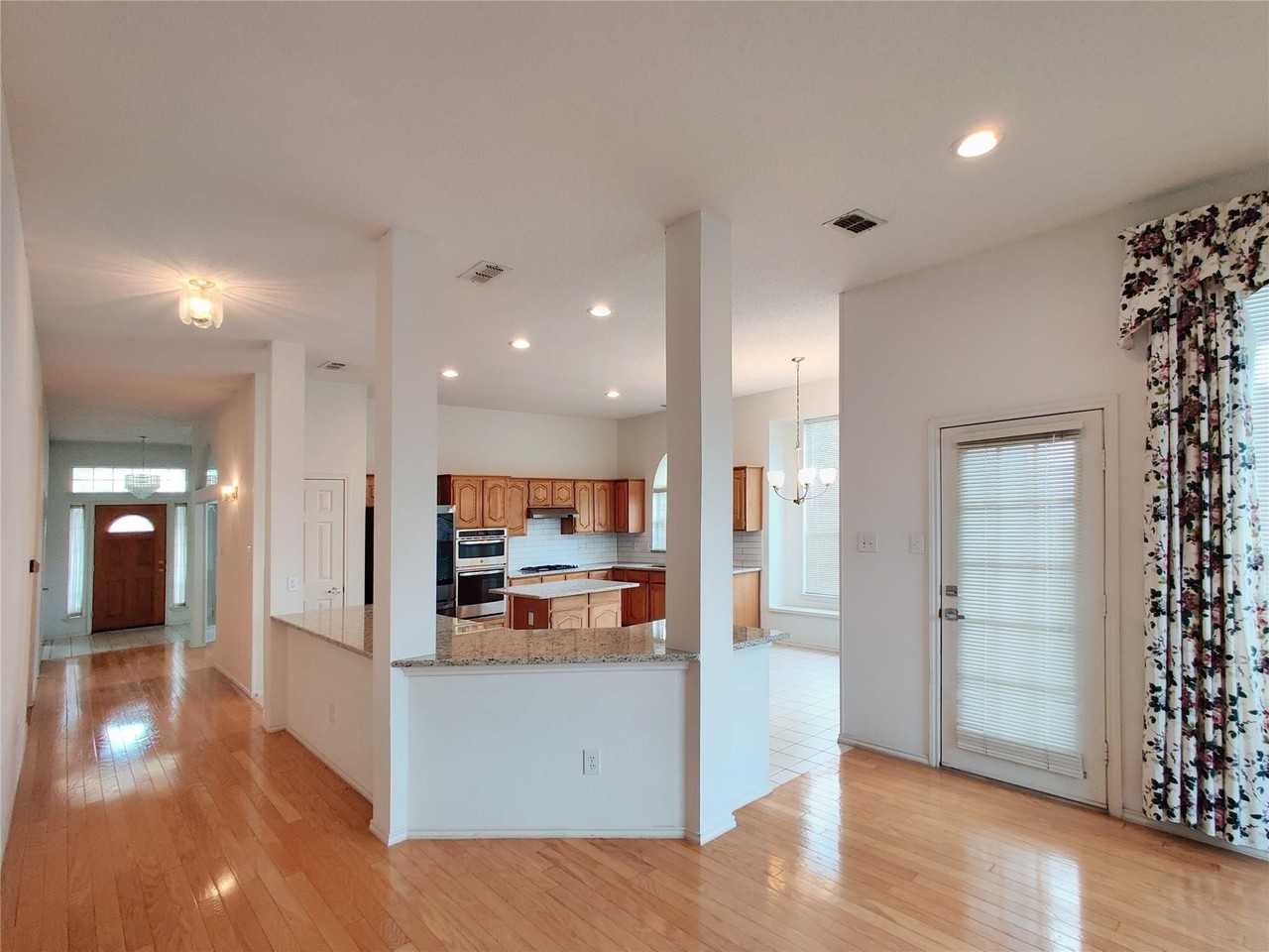 7316 Milton Ln - Photo 6 of 21
