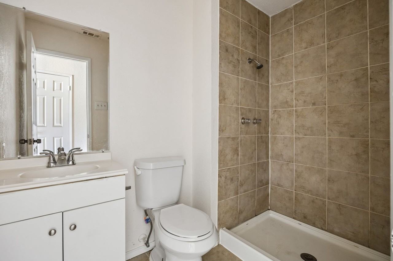 6221 Pine St - Photo 7 of 12