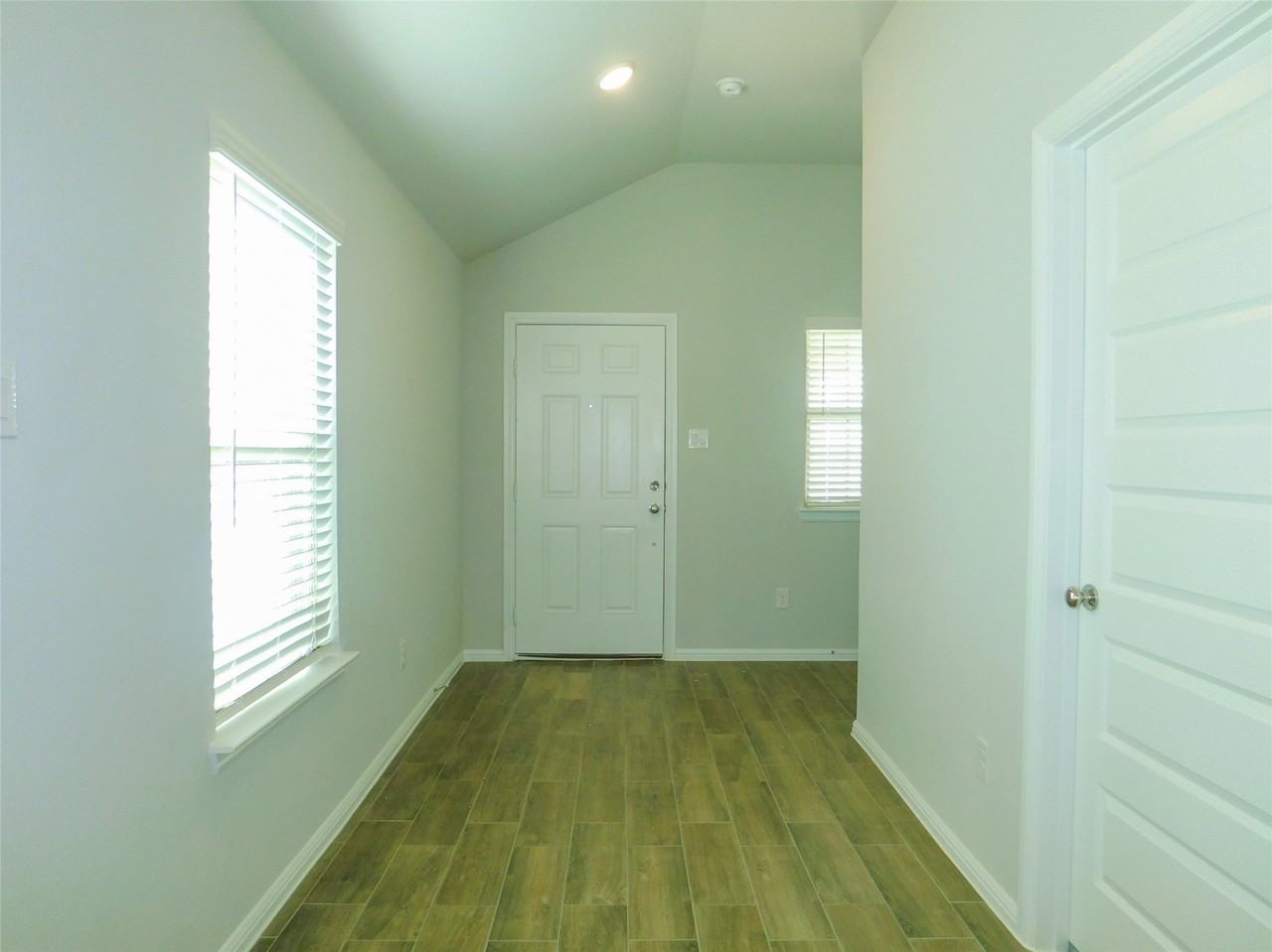 14017 Earlham St - Photo 4 of 26