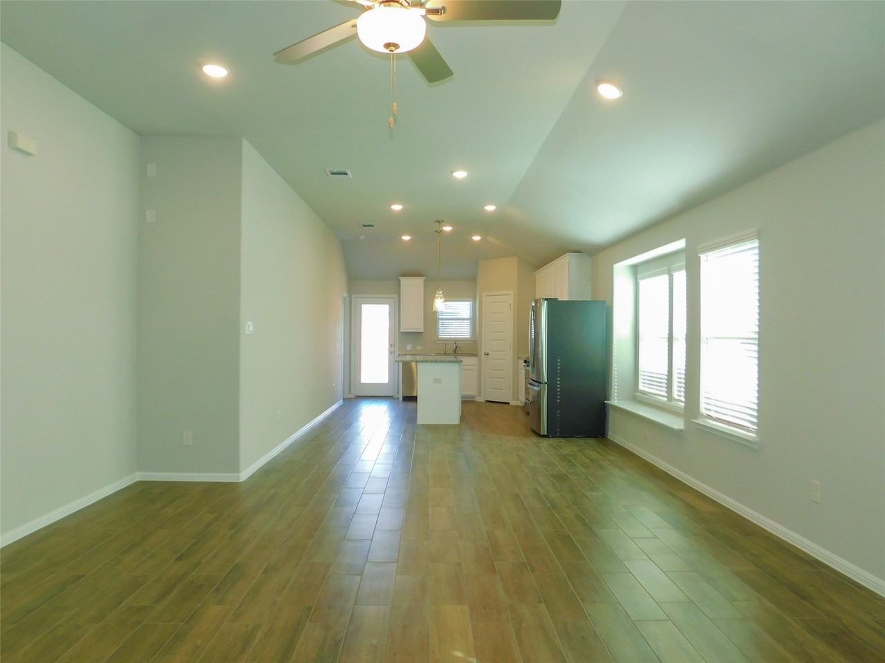 14017 Earlham St - Photo 6 of 26
