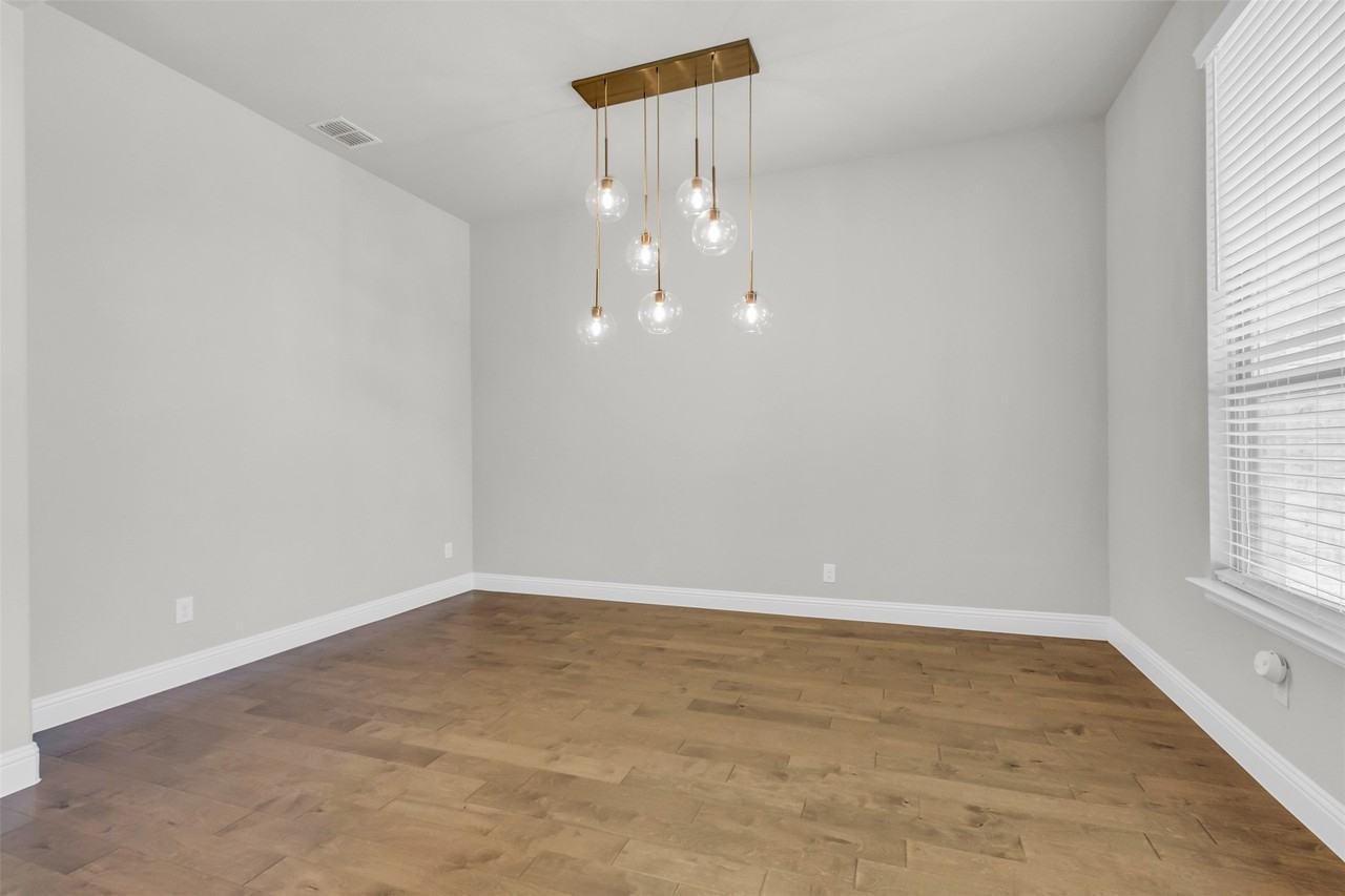 6657 Barnes Dr - Photo 4 of 40