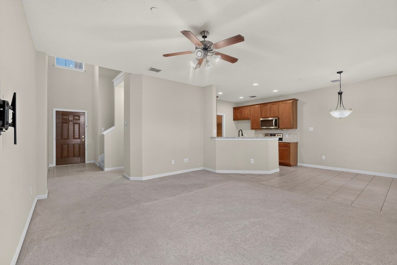8712 San Bernard St - Photo 5 of 38