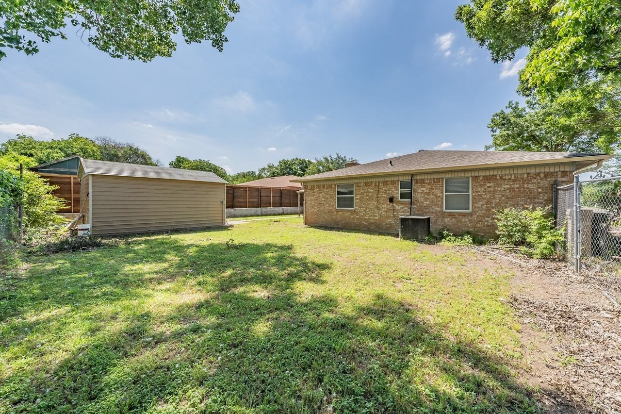 2863 Hitson Ln - Photo 5 of 37