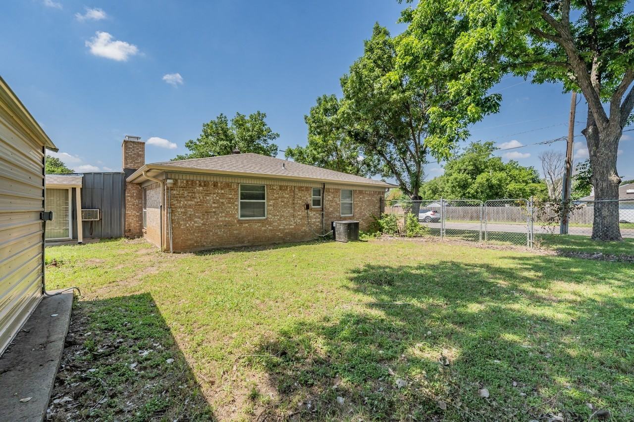 2863 Hitson Ln - Photo 6 of 37