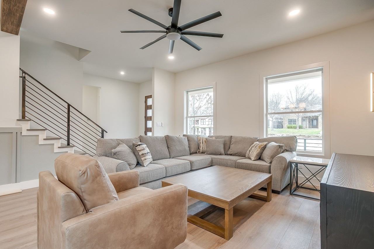 2705 Gordon Ave - Photo 4 of 32