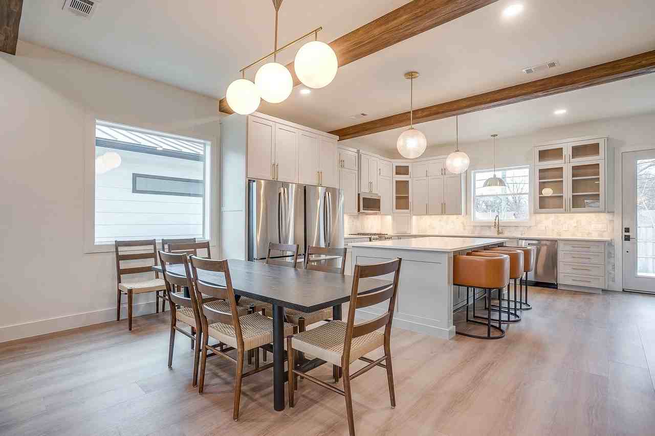 2705 Gordon Ave - Photo 5 of 32