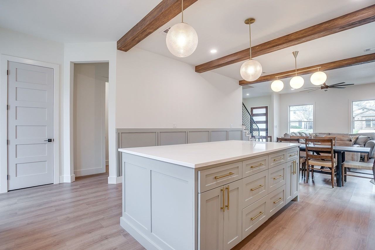 2705 Gordon Ave - Photo 7 of 32