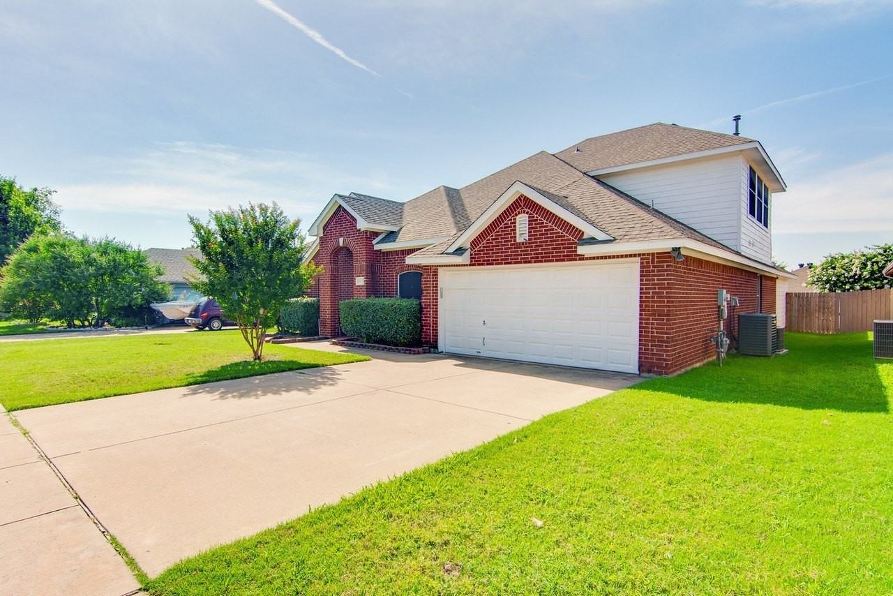 1133 Hillwood Dr - Photo 2 of 26