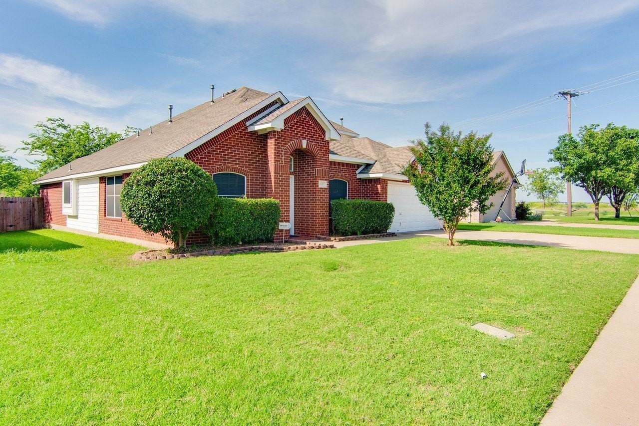 1133 Hillwood Dr - Photo 3 of 26