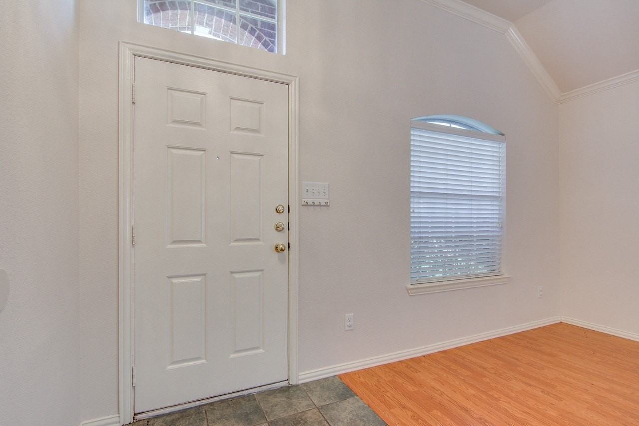 1133 Hillwood Dr - Photo 4 of 26